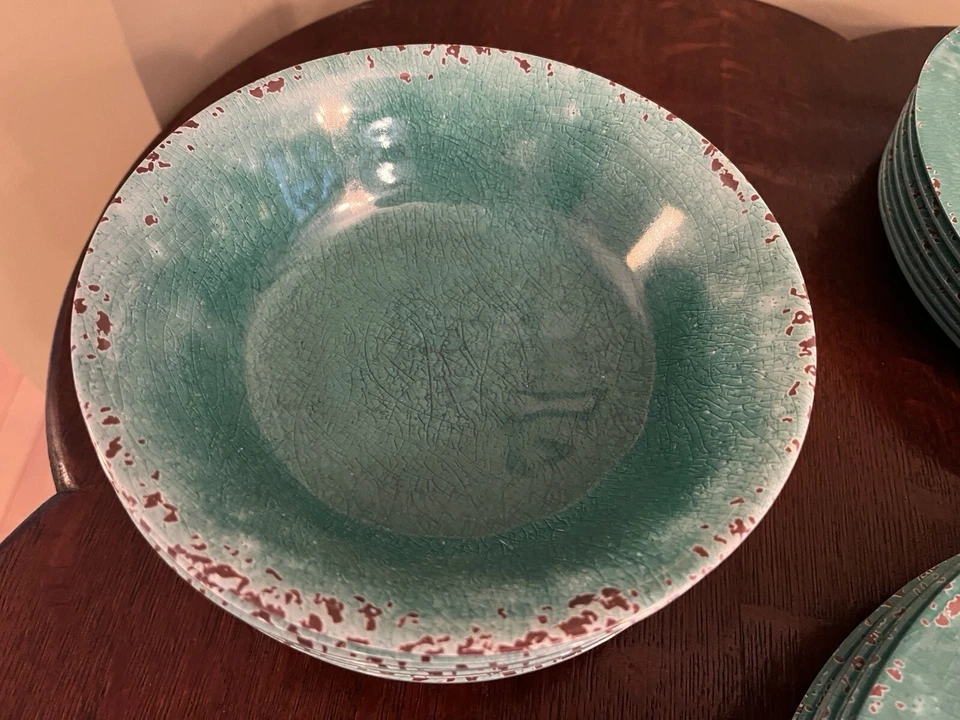 8 settings LAURIE GATES Melamine Dinnerware Set 24 Piece Green - Image 3 of 4