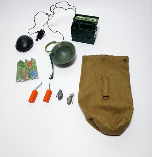 Palitoy Action Man Field Radio Special Operations Kit Bag Beret Map etc - Picture 2 of 3