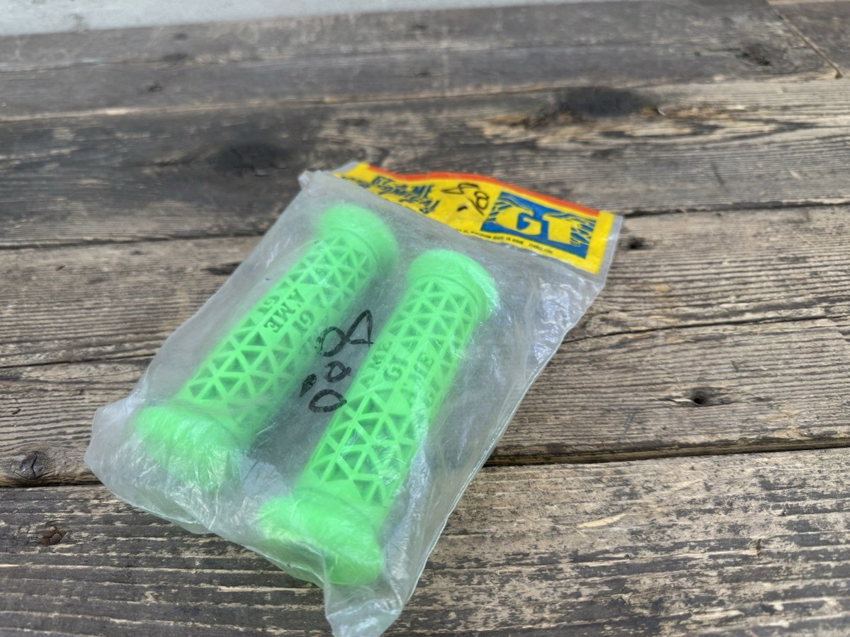 NOS Vintage GT Ame Green Grips Handlegrips Anatomical Vintage Bmx