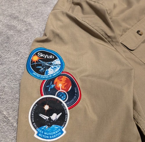 NASA Buzz Aldrin Shirt Boys XL Brown Tan Front Patches Pockets Button Down - Afbeelding 7 van 10