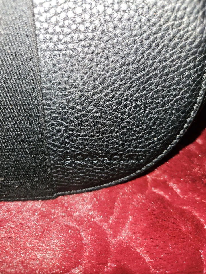 Cartera bandolera para mujer ELMS + KINGS Lexington, negra Foto 4 de 4