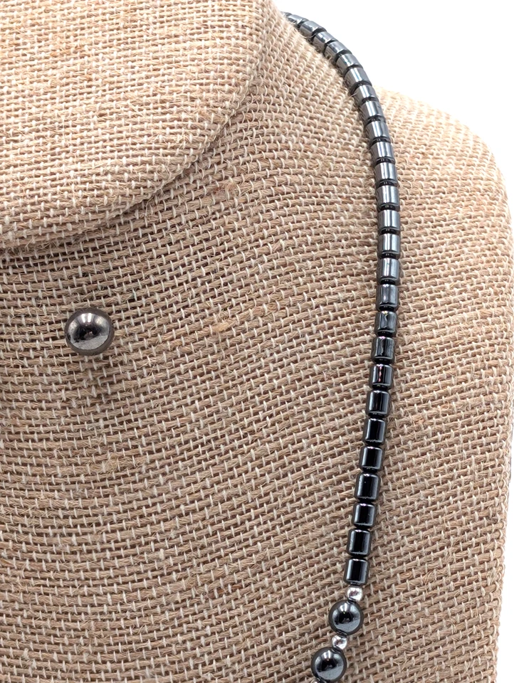 Ожерелье с розовым кошачьим глазом из гематита и стекла с простыми серьгами-гвоздиками - Изображение 4 из 4