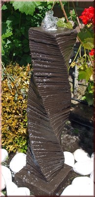 WASSERSPIEL, SPRINGBRUNNEN, ZIERBRUNNEN, AUS KUNSTSTEIN