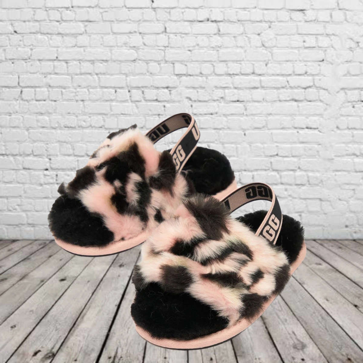 Ugg little hotsell girl sandals