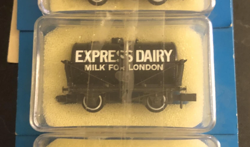 (#197) Peco Spur N 3 Güterwagen: Express Diary Milk For London