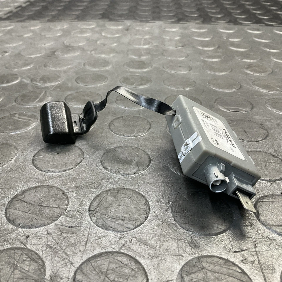 Модуль усилителя радиоантенны со стороны правого пассажира 2007-2014 Volvo XC90 OEM - Изображение 3 из 4