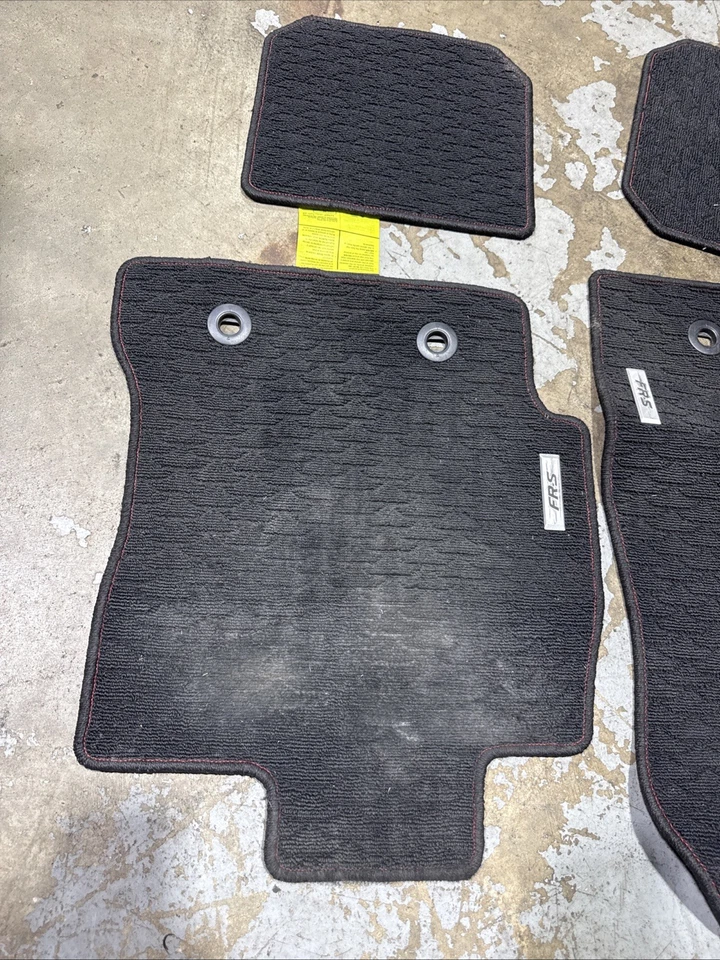 Juego de alfombrillas para Scion FR-S Subaru BRZ 2013-16 negras usadas Foto 2 de 4