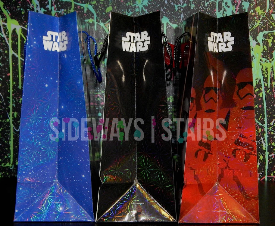 SACO DE PRESENTE HOLOGRÁFICO STAR WARS FERIADO bolsas de Natal bb8 stormtrooper kylo holo - Imagem 4 de 4