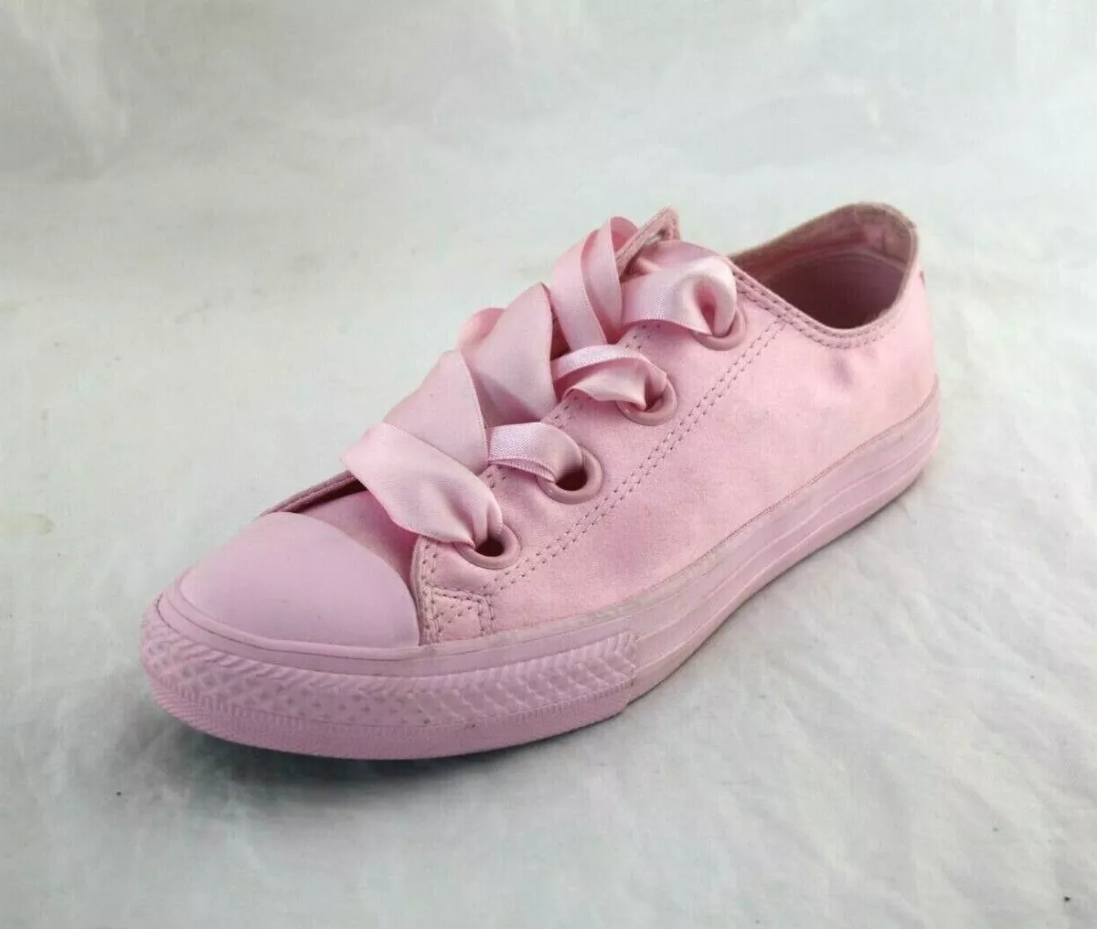 Pink eyelet converse online