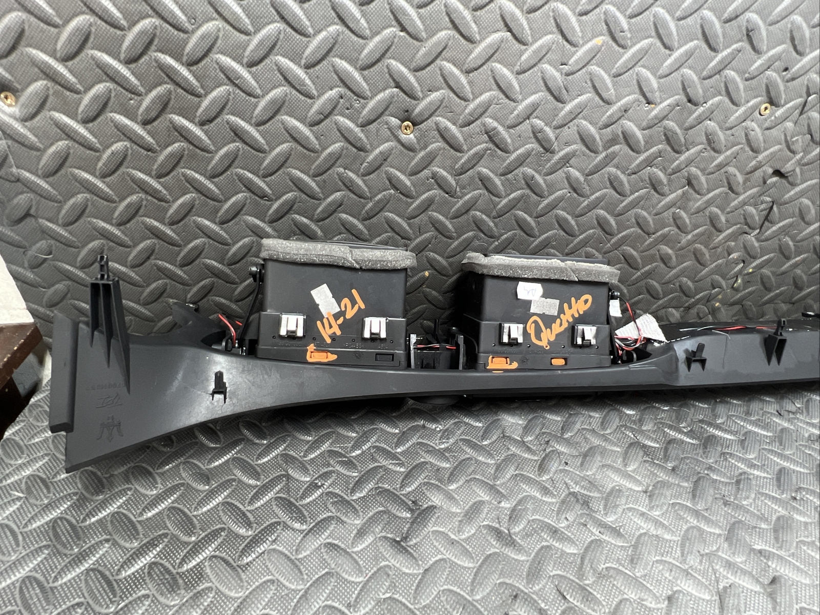 💥 OEM 2014 - 2021 MASERATI QUATTROPORTE DASH AIR VENTS TRIM 670011057