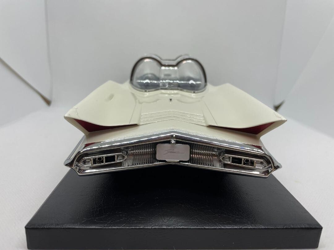 Hrn 1/18 1955 Lincoln Futura Concept White J01-2-008 Used F Hrn 1/18 1955 Lincoln Futura Concept White J01-2-008 Used F