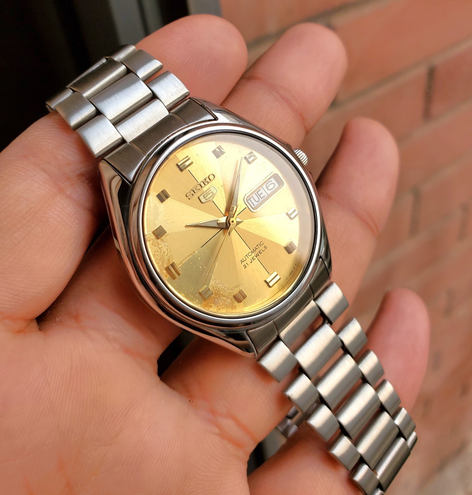 Sunburst Spiral Vintage Golden Dial 2000 Linen JDM Rare SS Retro Automatic Seiko - VintageWatches.PK Sunburst Spiral Vintage Golden Dial 2000 Linen JDM Rare SS Retro Automatic Seiko - vintagewatches.pk