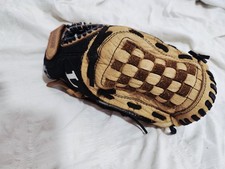 Louisville Slugger Baseball Glove 11" Genesis 1884 Series Right Hand Throw Youth