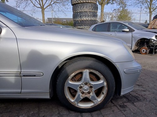 SPATBORD RECHTS VOOR Mercedes-Benz C (W203) 2000 - Afbeelding 1 van 5