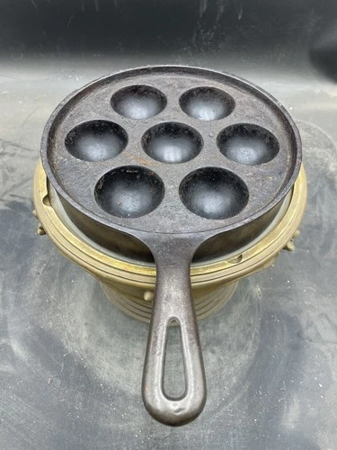 Vintage GRISWOLD USA 962 A #32 Cast Iron AEBLESKIVER Egg Poacher Danish Cake Pan