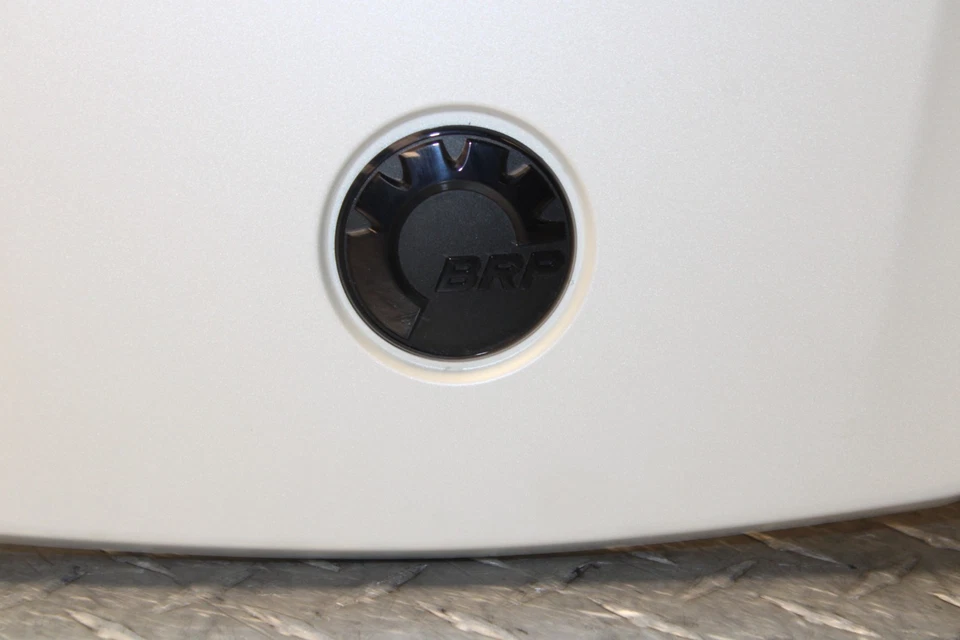 20 / 25 Can-Am Spyder RT 限量后货物整流罩原始设备制造商 708305254 — 第 4/4 张图片