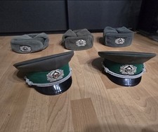 Original NVA Grenztruppen  DDR Konvolut-Schirm- & Pelzm&uuml;tzen + 2 Paar Stiefel