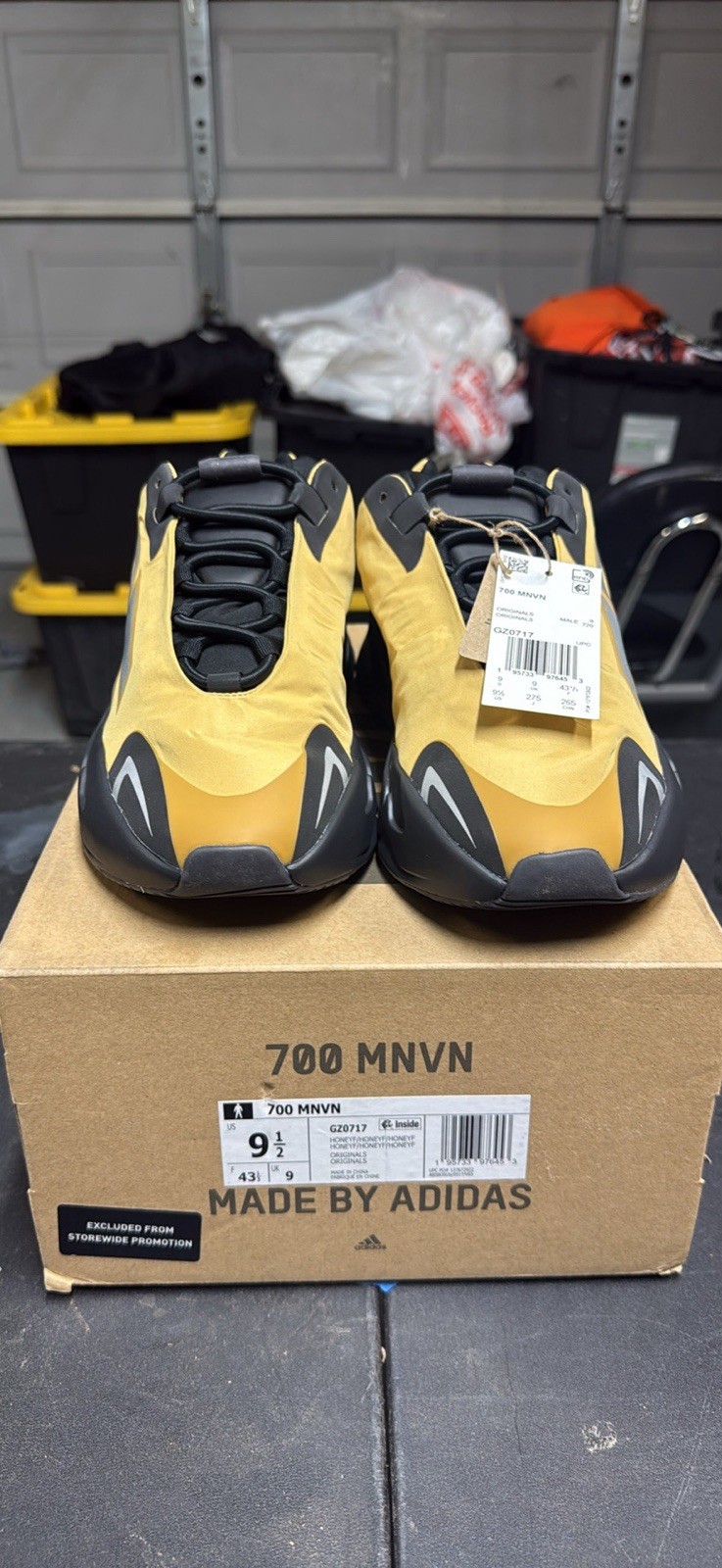 Size 9.5 - adidas Men's Yeezy Boost 700 MNVN Resin