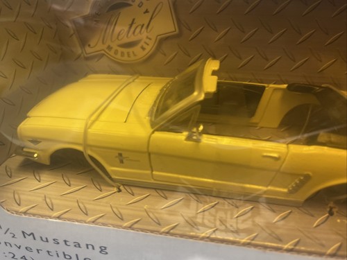 Testors 1-24 1964 1/2 Mustang Convertible Die Cast Metal - Picture 5 of 10
