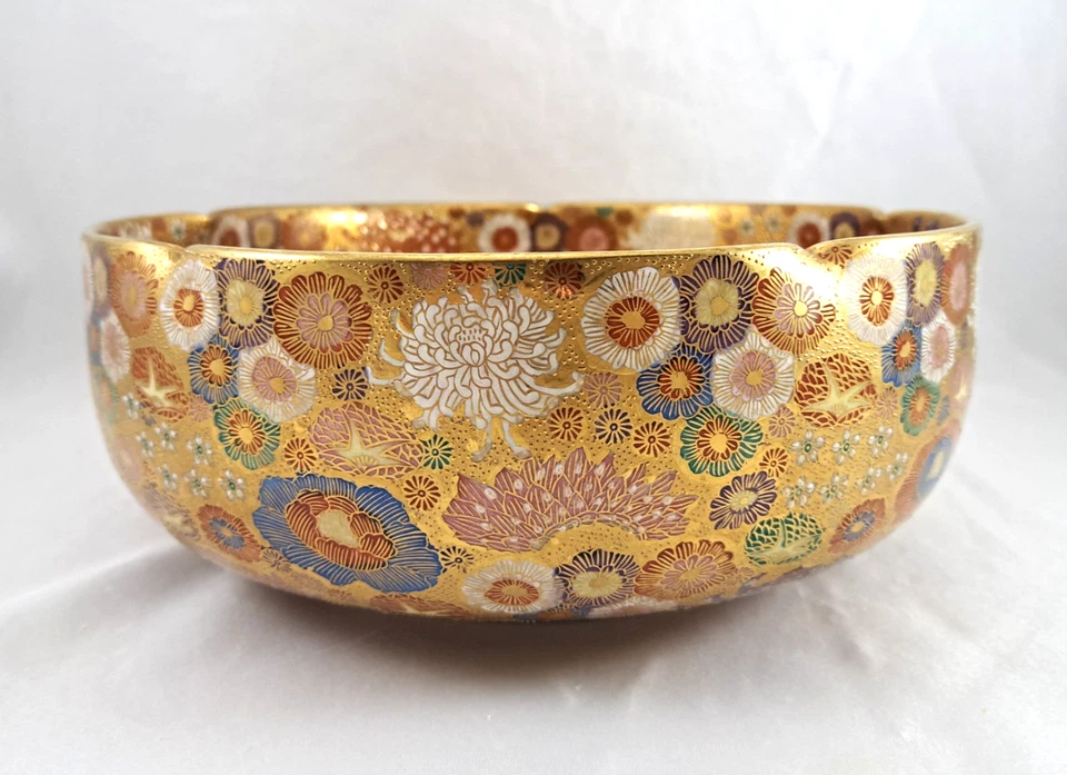 Fine Antique Satsuma 1000 FLOWERS Large Lobed Bowl 9.75" Dia x 3.75" Signed EUC - Image 2 of 4