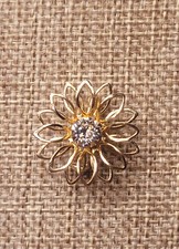 Vintage Gold Tone Clear Prong Set Rhinestone 3D Open Starburst Flower Brooch Pin