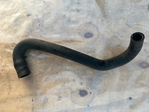 VW T3 Wasserschlauch zw. Ölkühler u. Zusatzpumpe 068121105