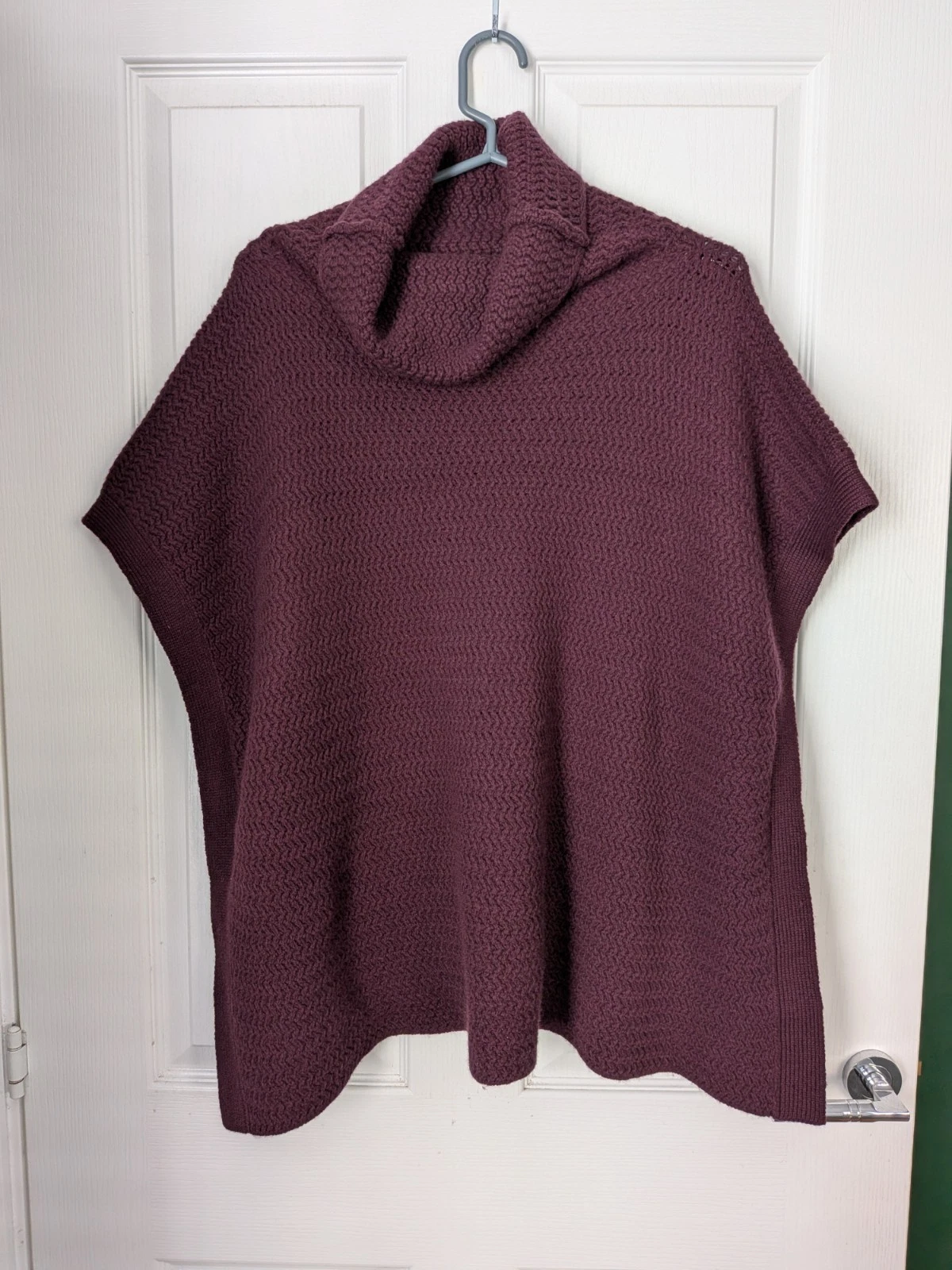 BAMFORD ENGLAND 100% Cashmere Plum Purple Poncho Jumper Size Small
Opens in a new window or tab