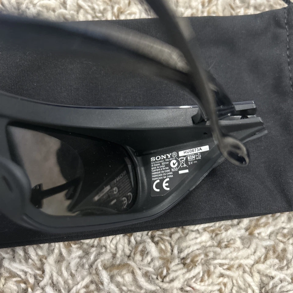Sony 3D Active Shutter Glasses TDG-PJ1 with Dust Bag Model HU0673A - Image 3 of 4