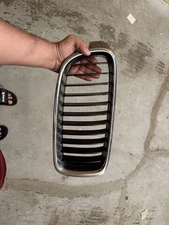 12-14 BMW SERIES 3 F30 328xi FRONT RADIATOR GRILLE Oem BMW Hardly Used Right Sid