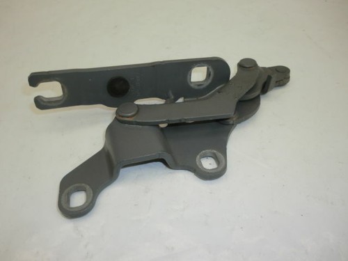 BMW E81 116D - Scharniere Motorhaube Frontklappe vorne Rechts 7060560 | B3D7514