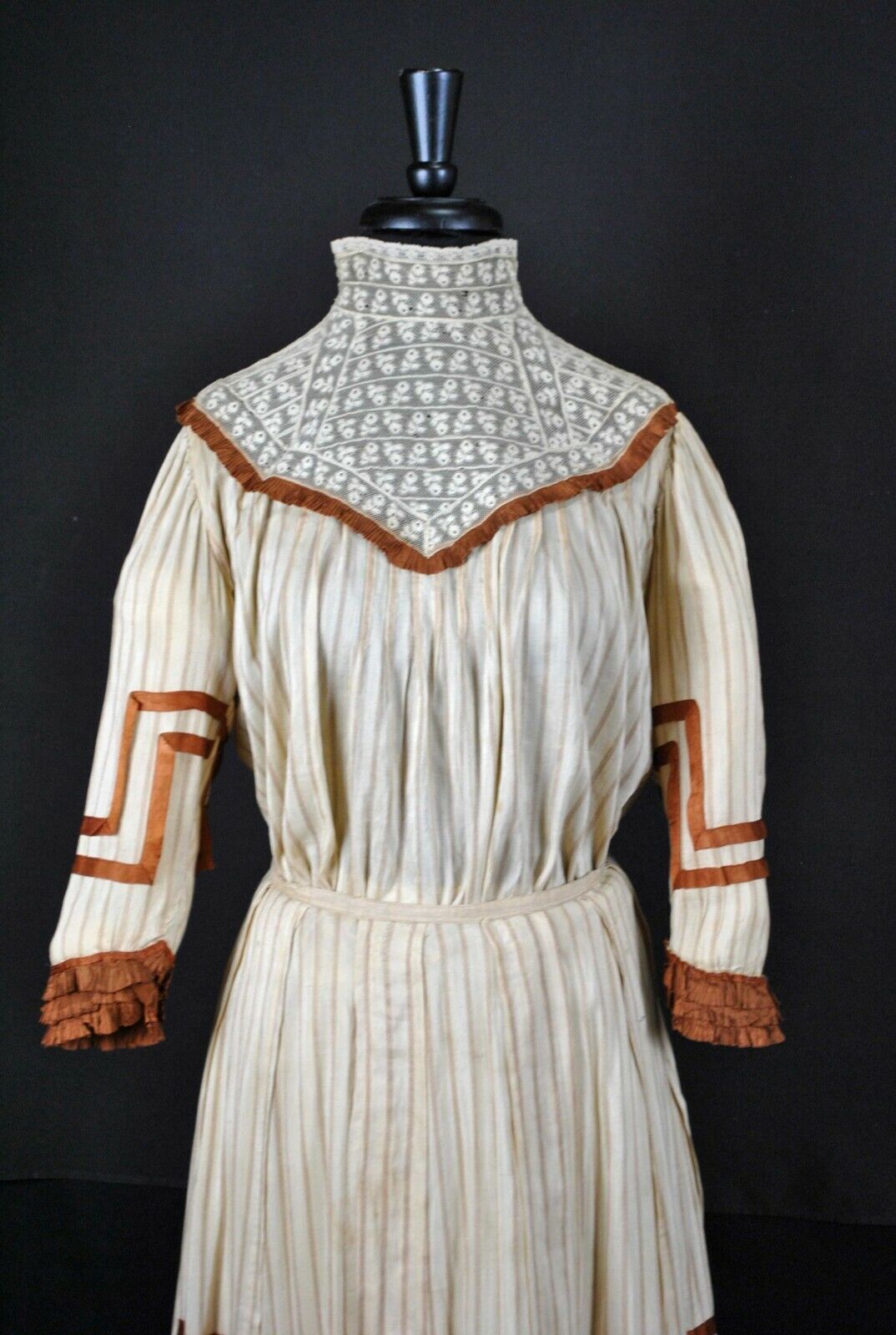 VICTORIAN 2 PIECE STRIPED COTTON DAY DRESS, 1900s - image 4