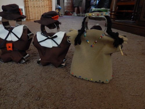7 HANDMADE THANKSGIVING COOKIE CUTTER PILGRIMS AND INDIANS. VTG RARE AMISH CRAFT - Picture 3 of 18