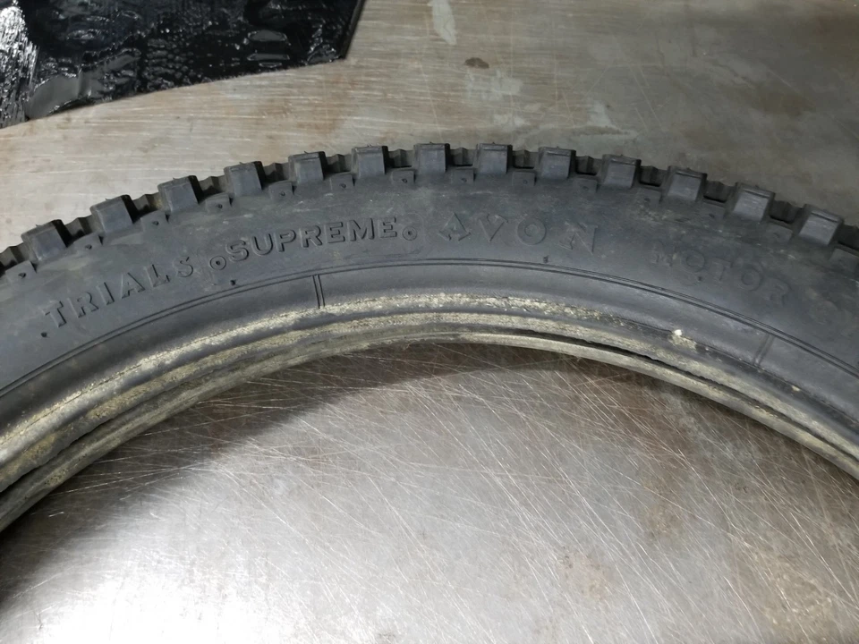 Neumático Avon Trials Supreme 3.50 19 3.50-19 19" AJS Triumph BSA Ariel Nuevo de Lote Antiguo Foto 3 de 4
