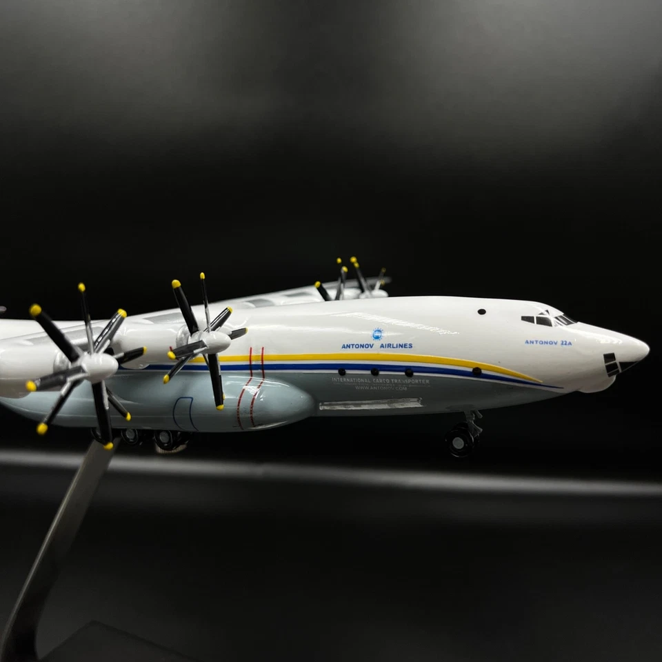 Official licensed model Antonov® Airlines An-22 UR-09307 scale 1:200 Turboprop - Image 3 of 4