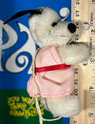 Vintage Pencil Hugger Belle, Snoopy's Sister, Plush, Pink Dress 4" -SOME DIRT - Picture 2 of 6