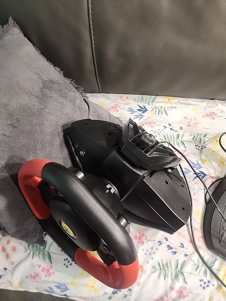Thrustmaster Ferrari 458 Spider Racing Steering Wheel & Pedals Xbox One