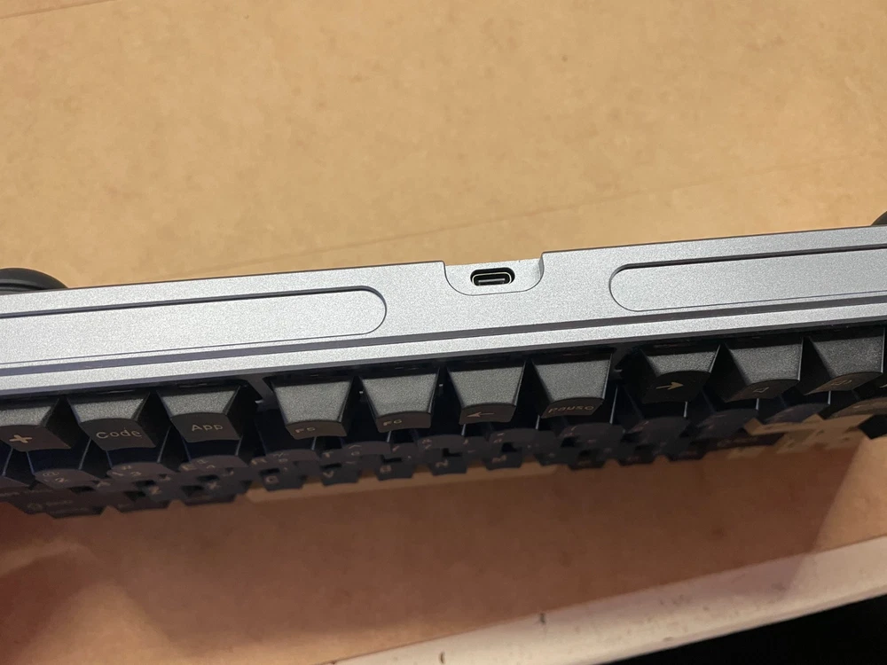 CK820 Mechanical Keyboard with USB and Bluetooth Connectivity