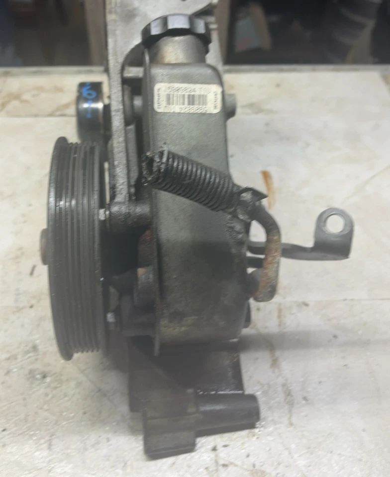 07-13 SILVERADO SIERRA 1500 Power Steering Pump Motor Bracket Reservoir Assembly - Imagem 3 de 4