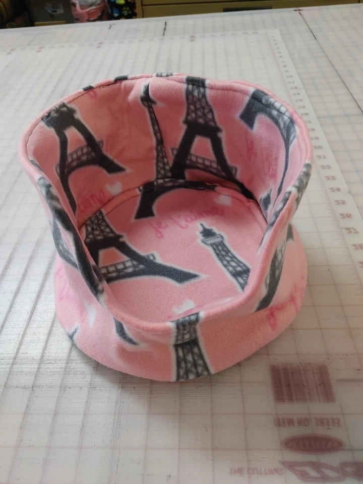 FREE CUDDLE SACK with liner-Eifel Tower- Beds- Corner Hidey-Tunnels-corner hidey - Image 4 of 4