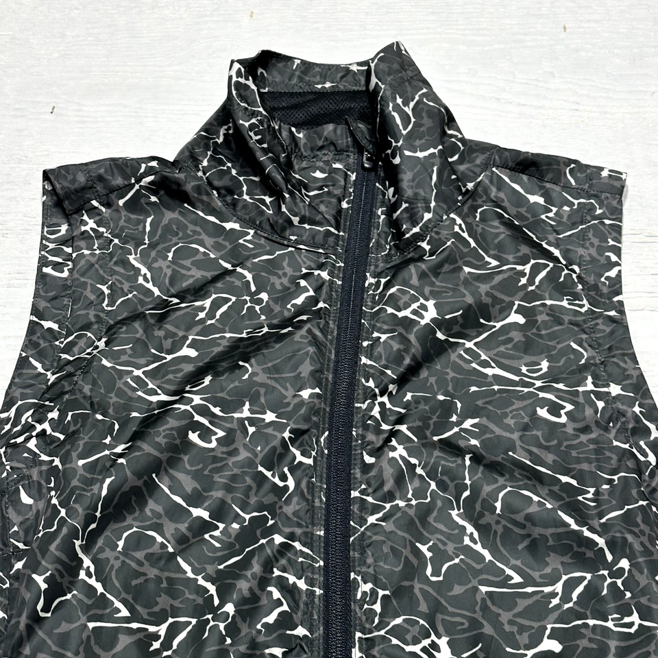 Жилет женский Under Armour Storm маленький черный на молнии для бега светоотражающий для улицы - Изображение 2 из 4