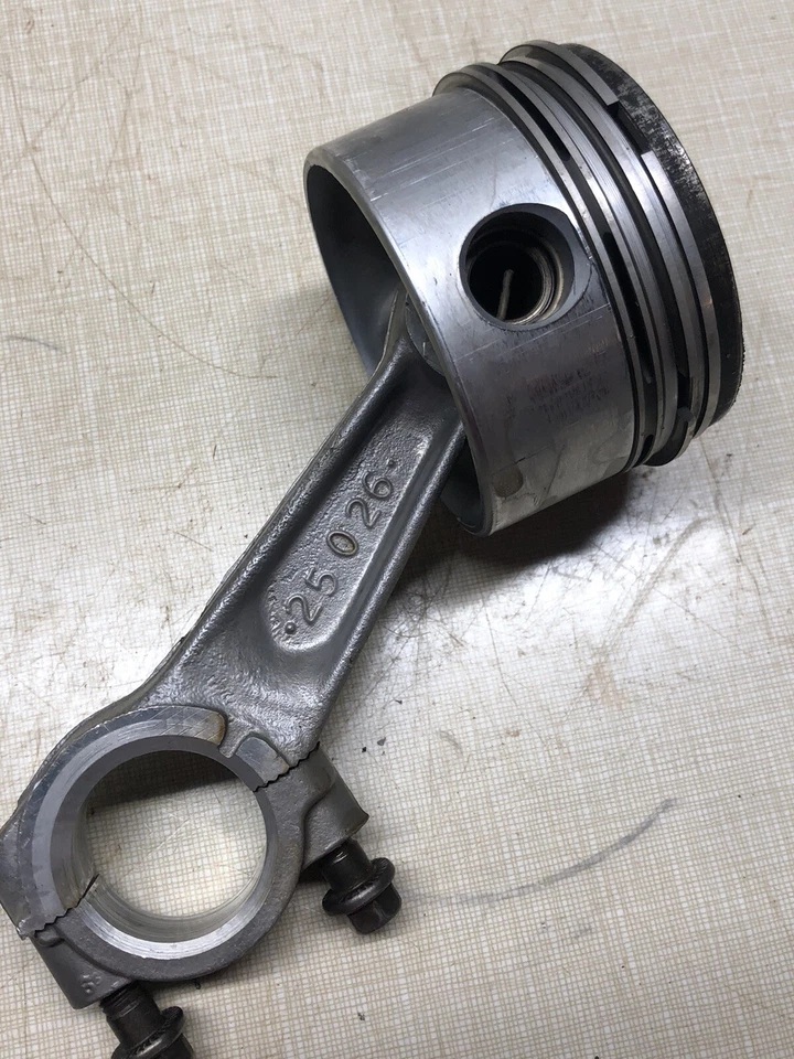 Pistón y varilla para tractor Massey Ferguson MF-7 Tecumseh H70 Foto 2 de 4