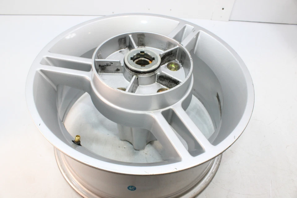 Can-Am Spyder RT-S Roadster SM5 2011 rueda trasera plateada 705501117 Foto 4 de 4