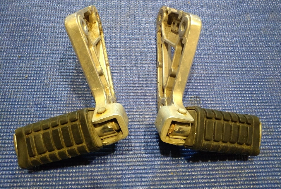 1984 Kawasaki 1100 ltd passenger footpegs and mounts - Image 4 of 4