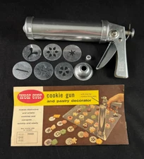 Vintage Wear-Ever Cookie Gun #3367 w Thickness Control 6 Cookie Shapes & 1 Tip