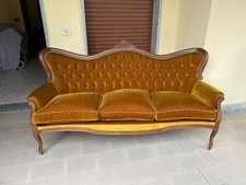 DIVANO IN STILE LUIGI FILIPPO DEGLI ANNI 40/50 IN LEGNO E IMBOTTITURA CAPITONE'