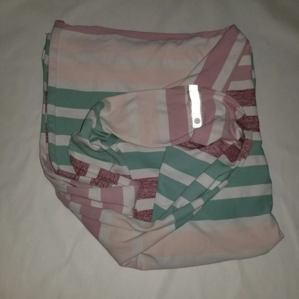 Bufanda Lululemon a rayas rojas y verdes Rulu Vinayasa | Sistema operativo para mujer Foto 3 de 4