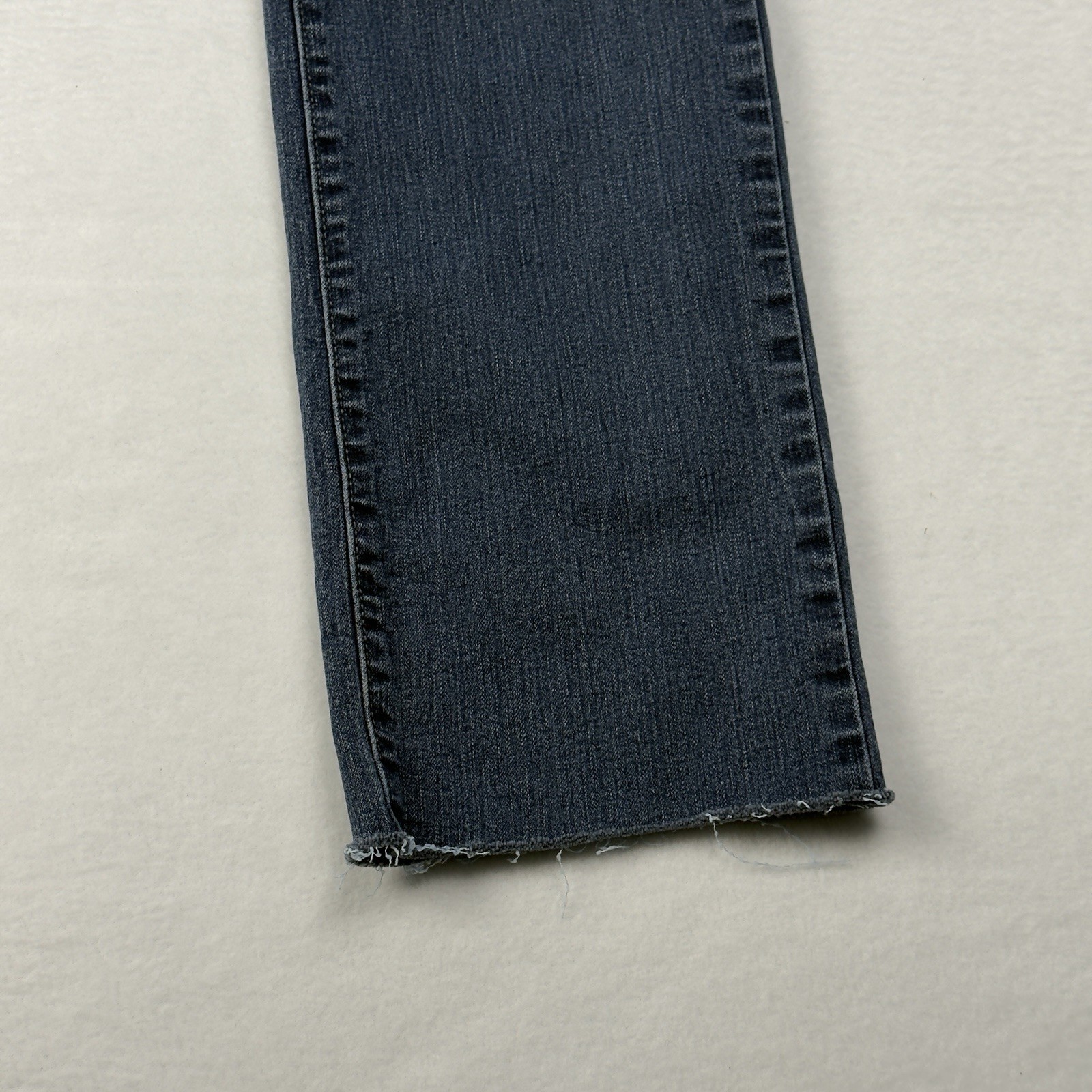 Levi's 505 Straight Leg Women's Size 6L 28x34 Cropped Jeans Dark Wash Raw Hem thumbnail 4