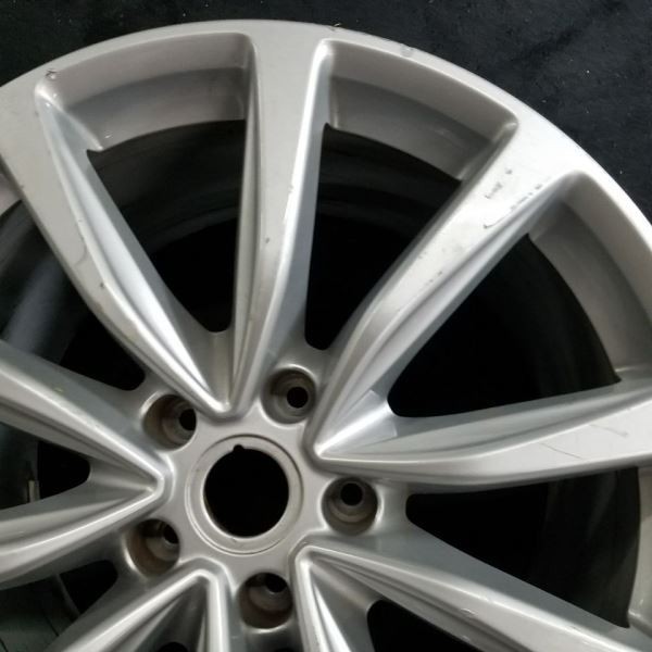 Aston Martin DBS FRONT Wheel P/N HY531007AA