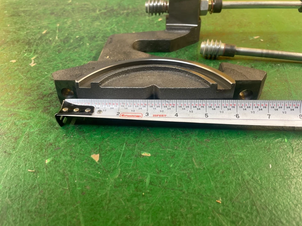 Sierra de mesa con soporte de muñón delantero de eje elevador inclinable General International Foto 4 de 4