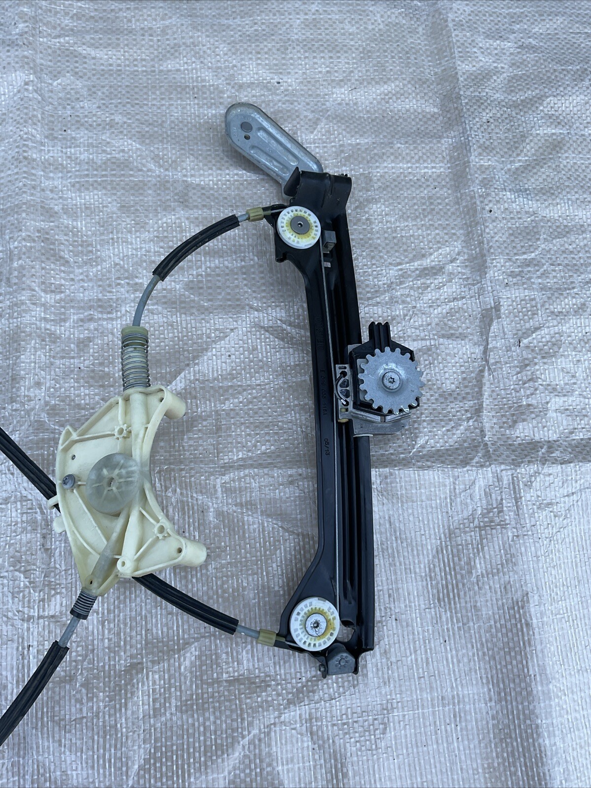 LEFT REAR WINDOW REGULATOR ASSEMBLY OEM 26K 14-19 MASERATI QUATTROPORTE